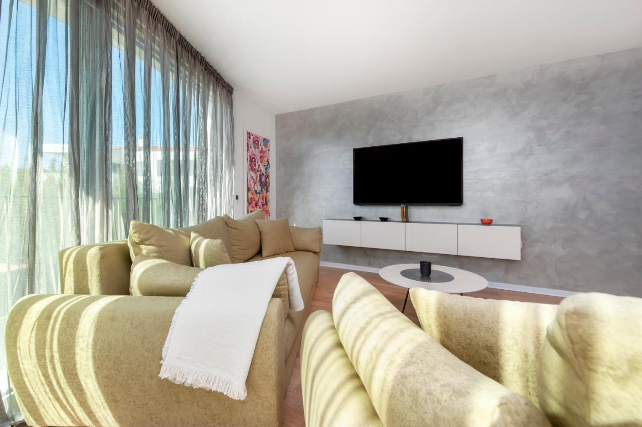 The Grand Apartment *